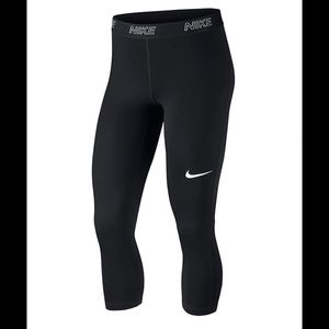 Nike Victory Training Capri Leggings
